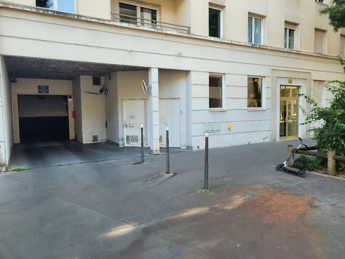 Location underground à 42 Rue Antoine Charial, Lyon