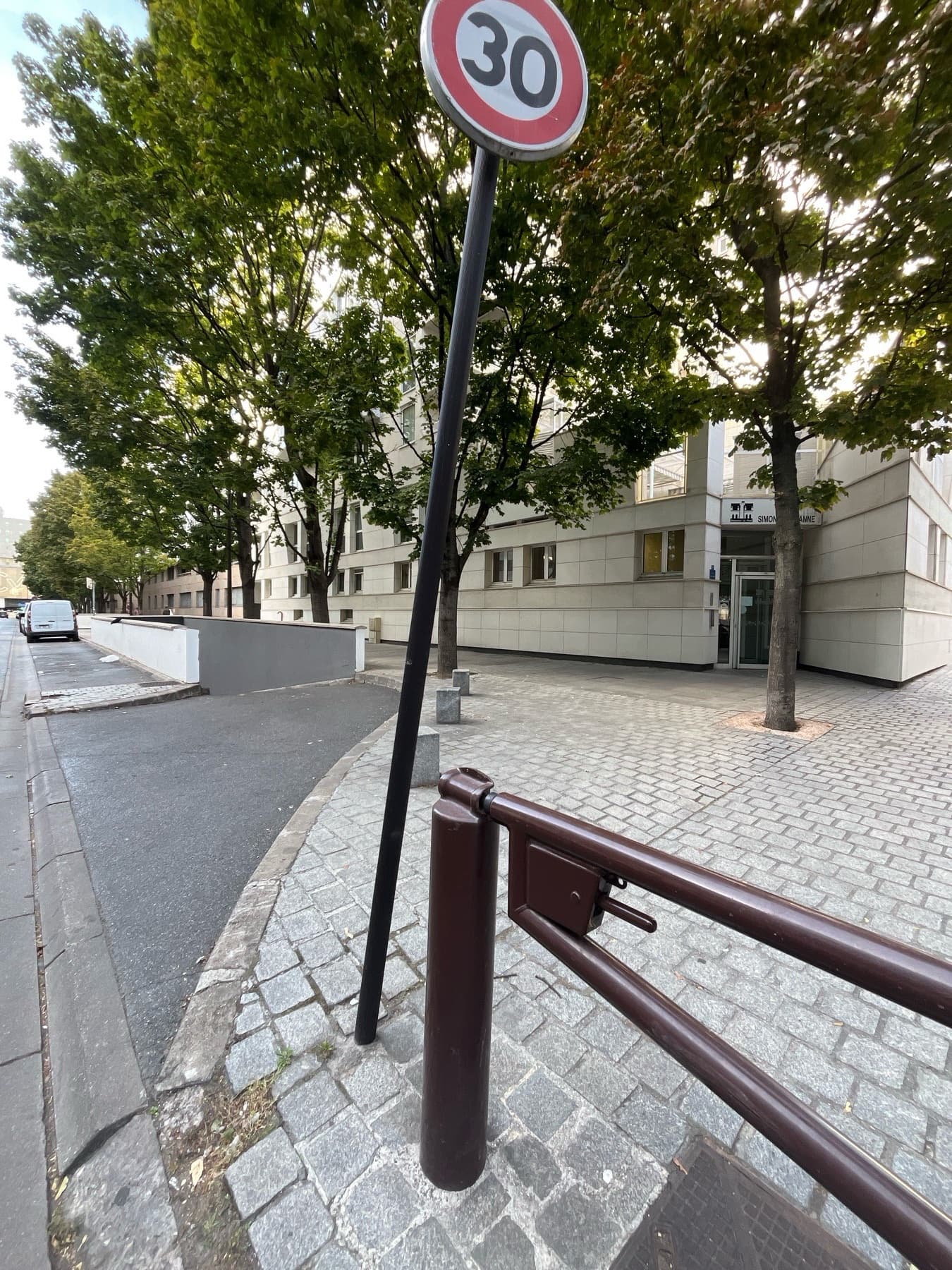 Entrée extérieure du underground à 7 Avenue du Général de Gaulle, Charenton-le-Pont