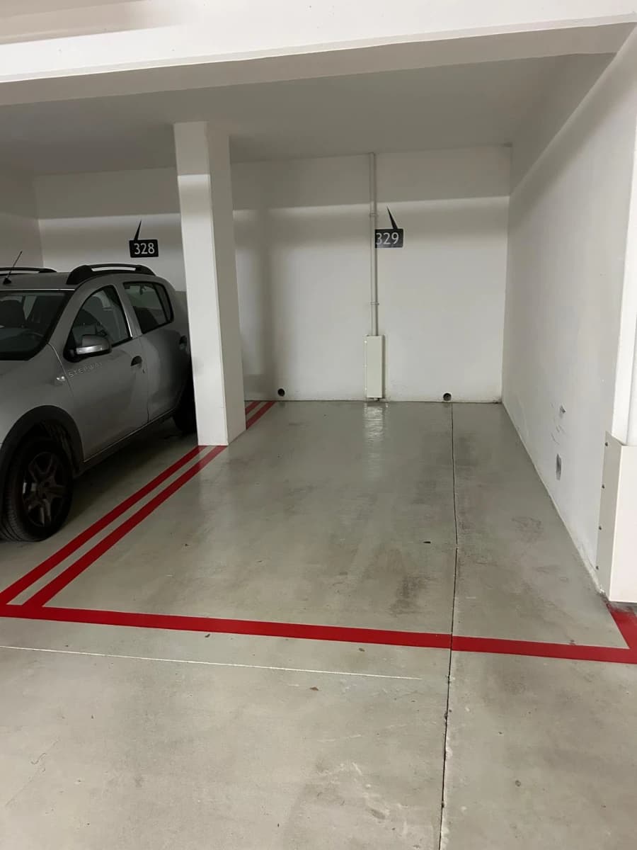 Location underground à 118 Rue de Saussure, Paris