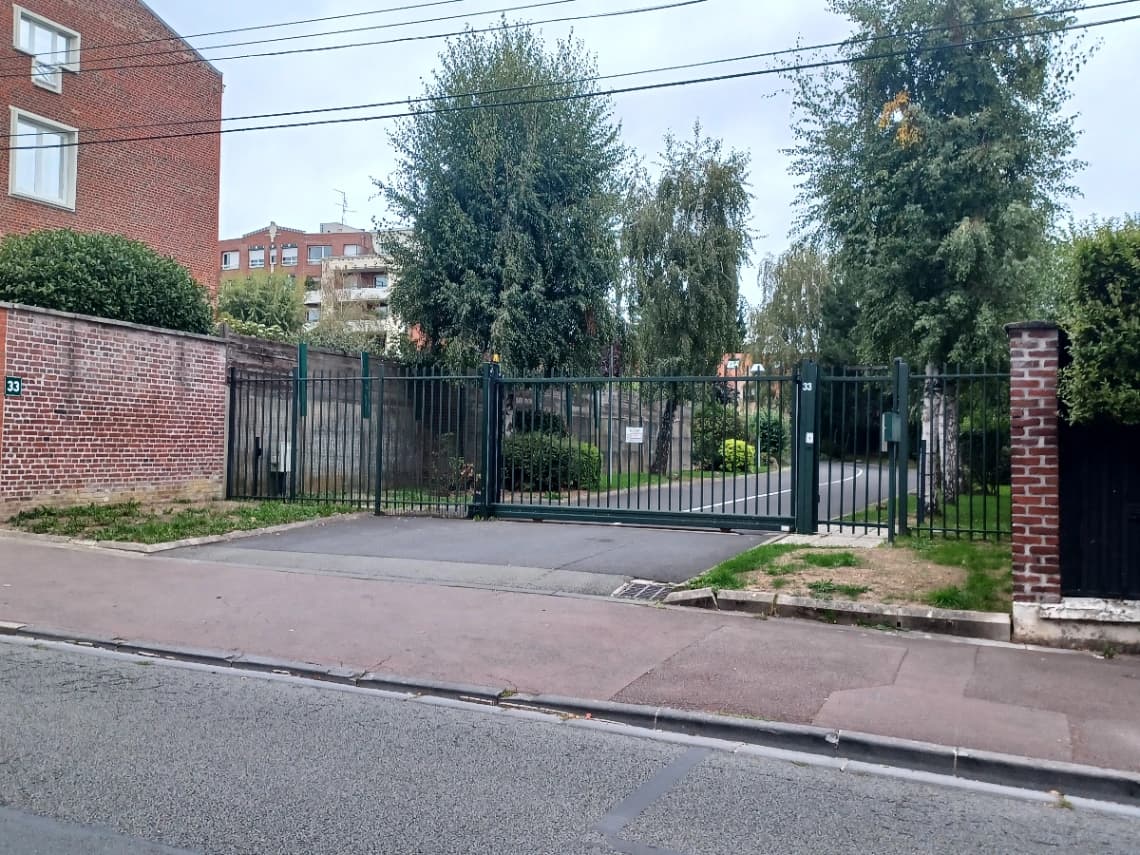 Entrée intérieure du outdoor à 33 Avenue du Général De Gaulle, Croix
