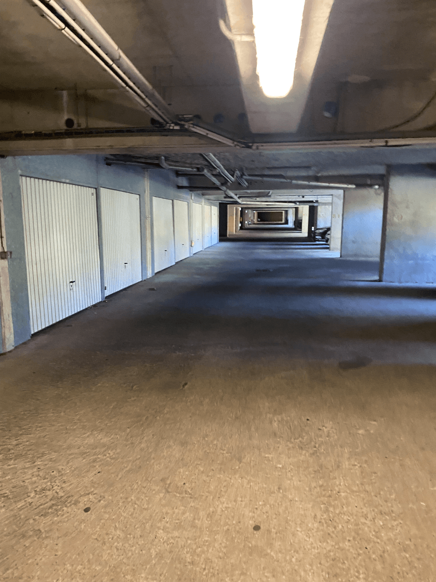 Entrée intérieure du underground à 27 Avenue Jean Zay, Orléans