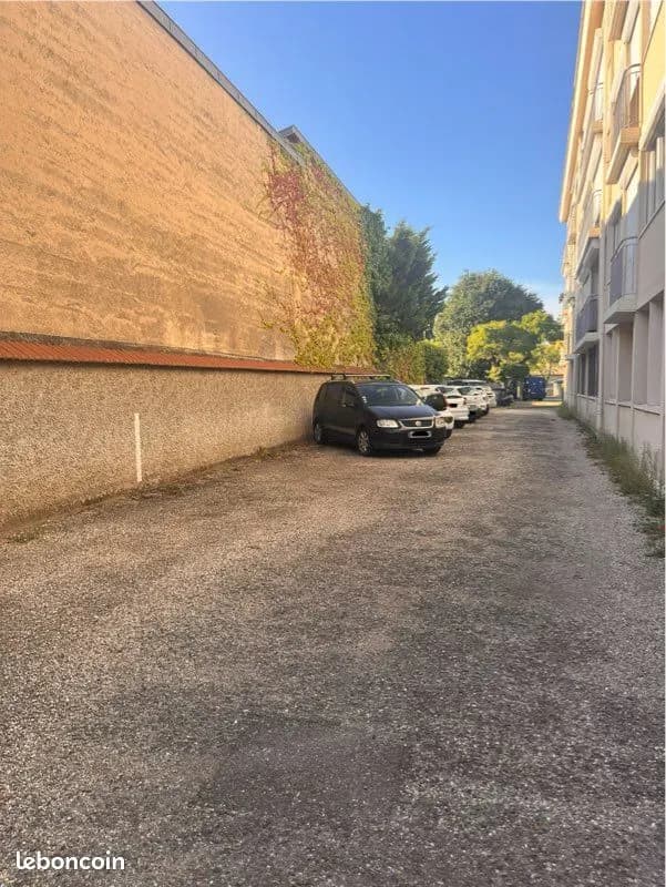 Entrée extérieure du outdoor à 11bis Impasse Lindbergh, Lyon