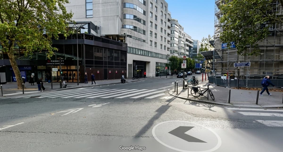 Entrée intérieure du underground à 3 Rue Dareau, Paris