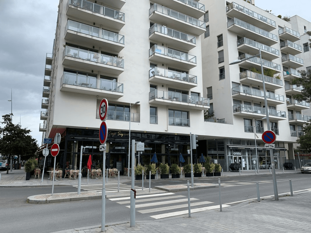 Entrée intérieure du underground à 82 Avenue Pierre Lefaucheux, Boulogne-Billancourt