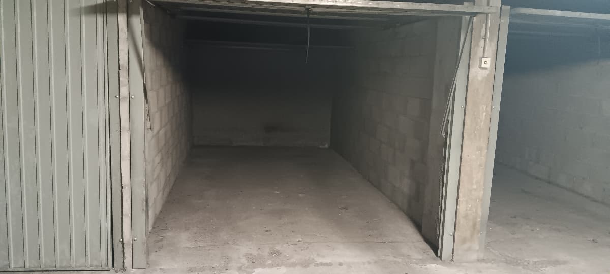 Entrée extérieure du private box à 3bis Avenue Antoine Dutriévoz, Villeurbanne