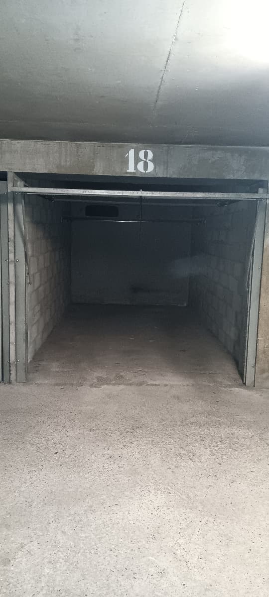 Bonjour à tous,
Je propose à la location un box fe... - Location parking pour voiture à Villeurbanne