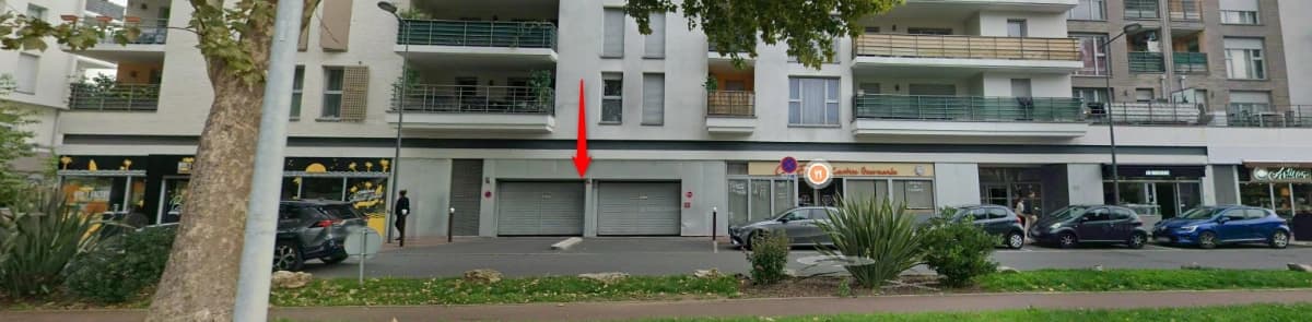 Entrée intérieure du underground à 132 Avenue du Maréchal Foch, Créteil