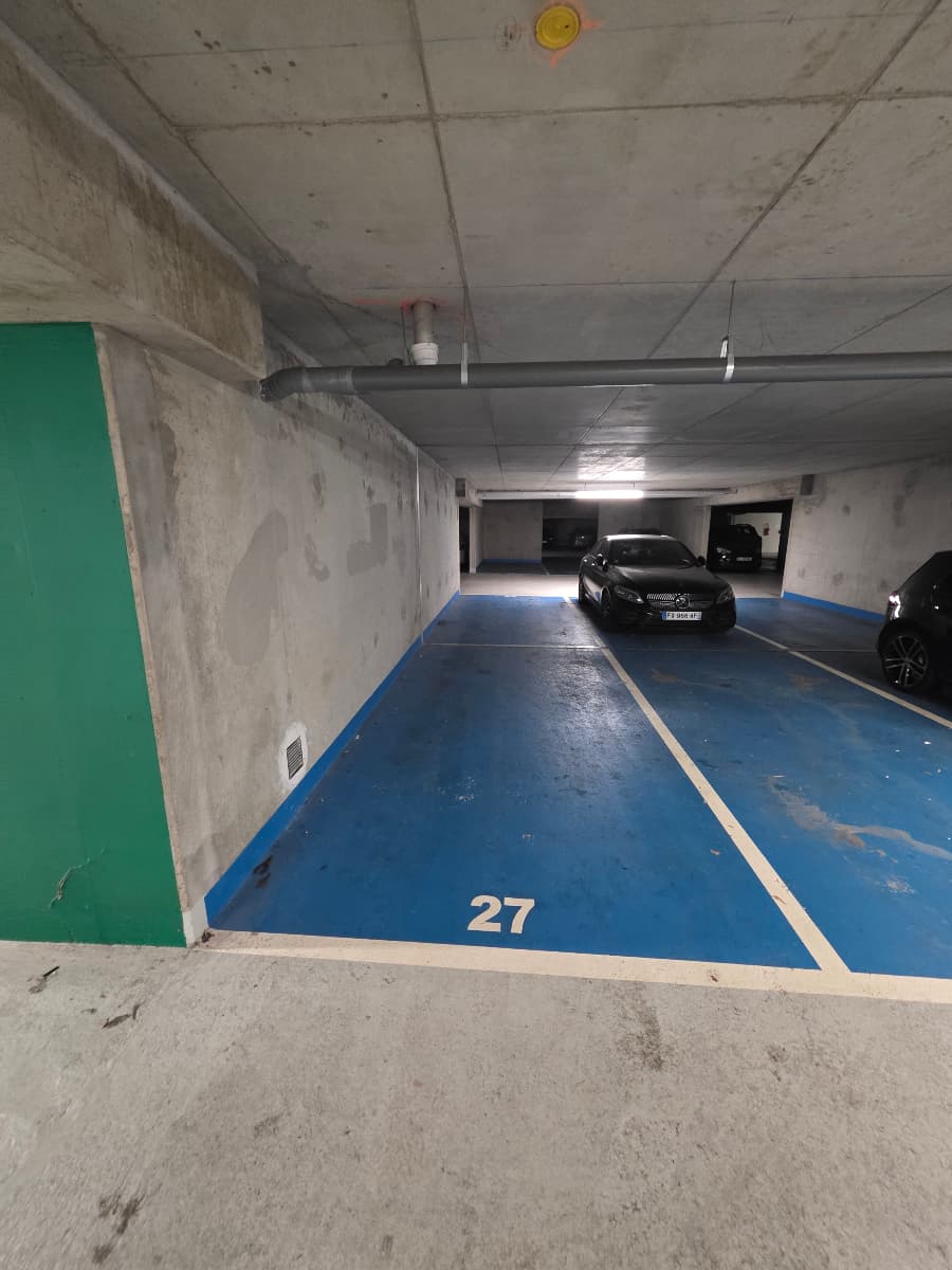 Emplacement de parking à louer en sous-sol dans da... - Location parking pour voiture et moto à Créteil