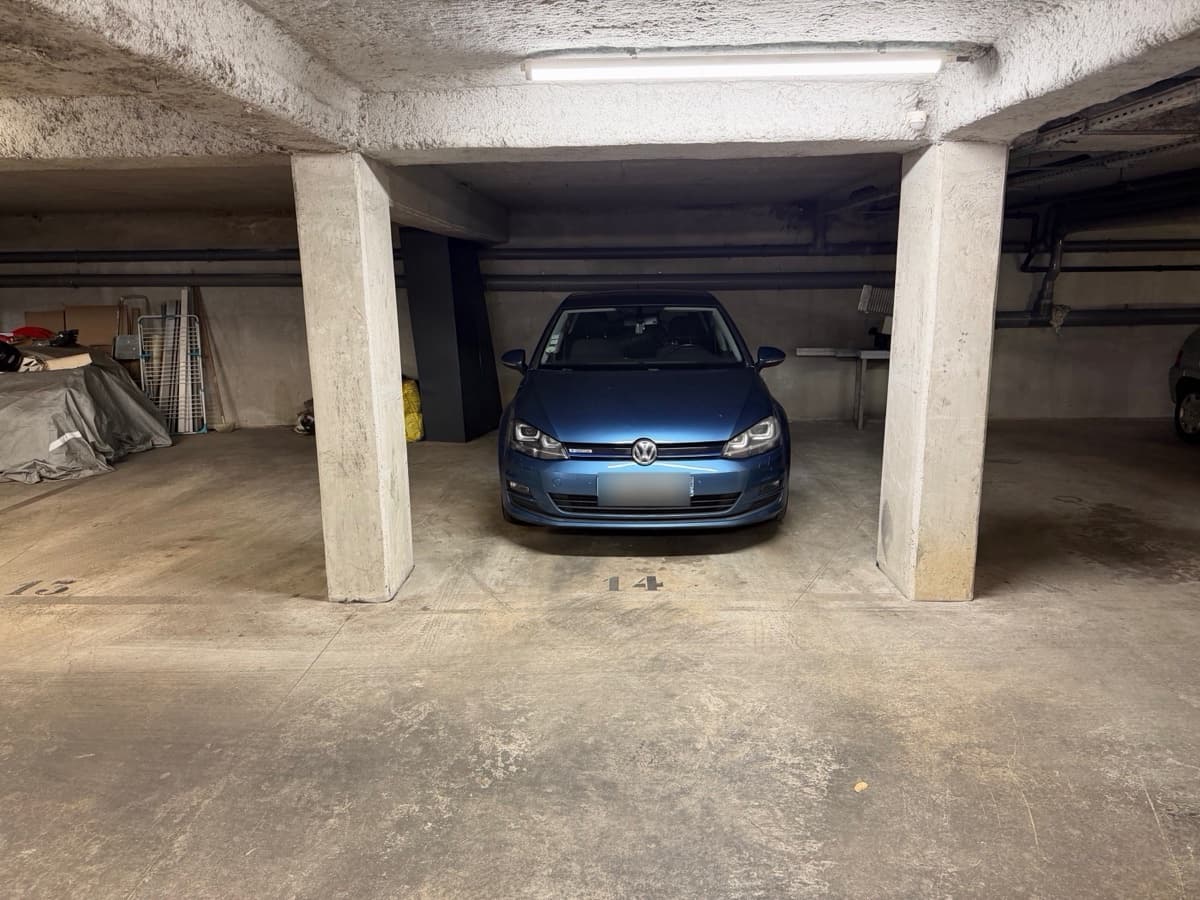 Je propose à la location un emplacement de parking... - Location parking pour voiture et moto à Paray-Vieille-Poste