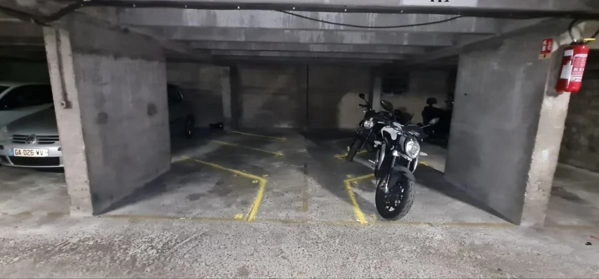 Loue parking : 3m² pour moto, 36 Rue Blomet + 69 R... - Location parking pour moto à Paris 15e