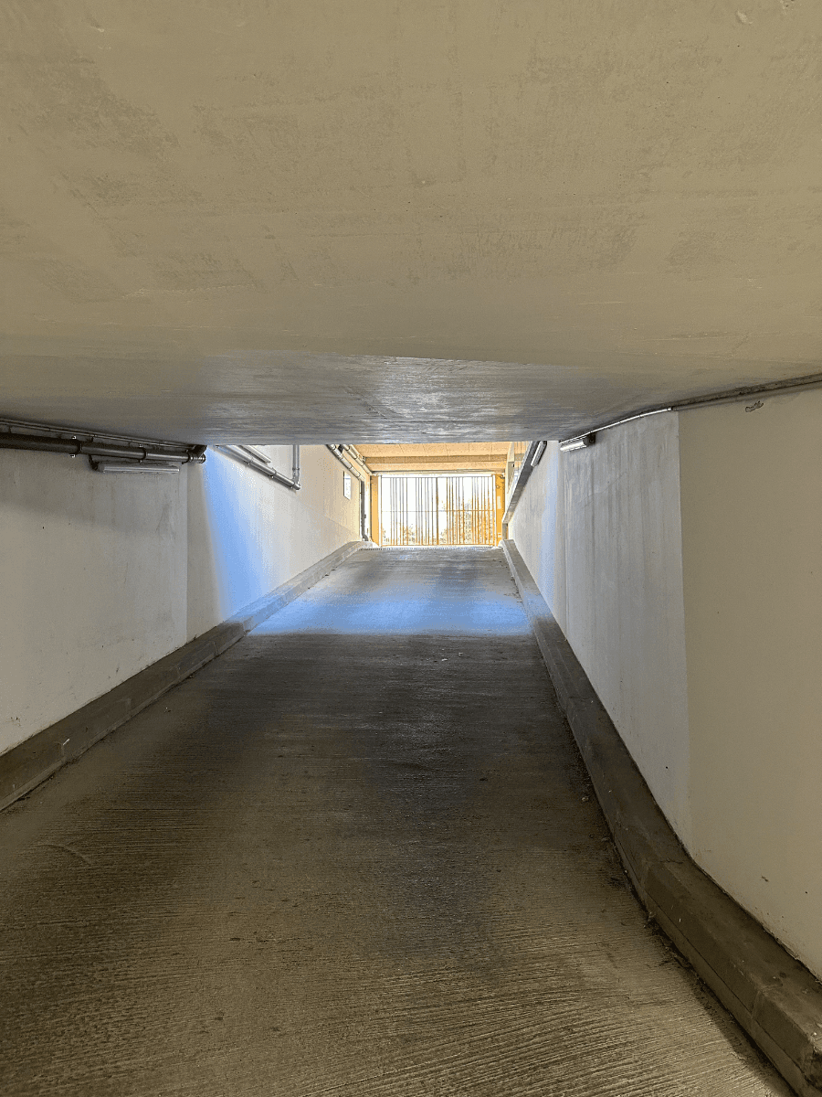 Entrée intérieure du underground à 56 Rue Pasteur, Fontenay-sous-Bois