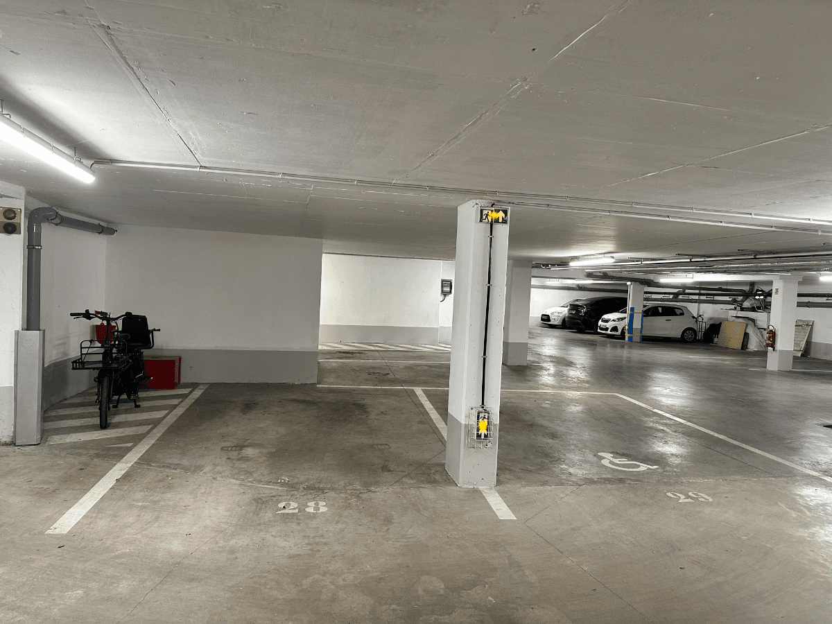 À louer, place de parking privative située au sous... - Location parking pour voiture à Fontenay-sous-Bois