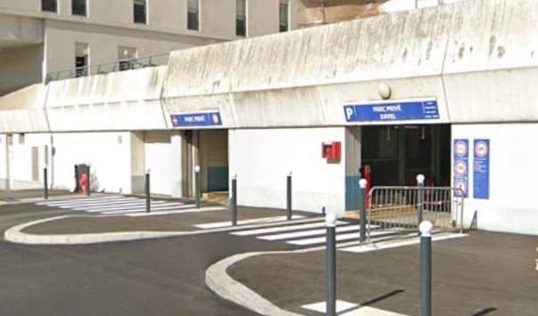 Entrée extérieure du underground à Créteil, Créteil