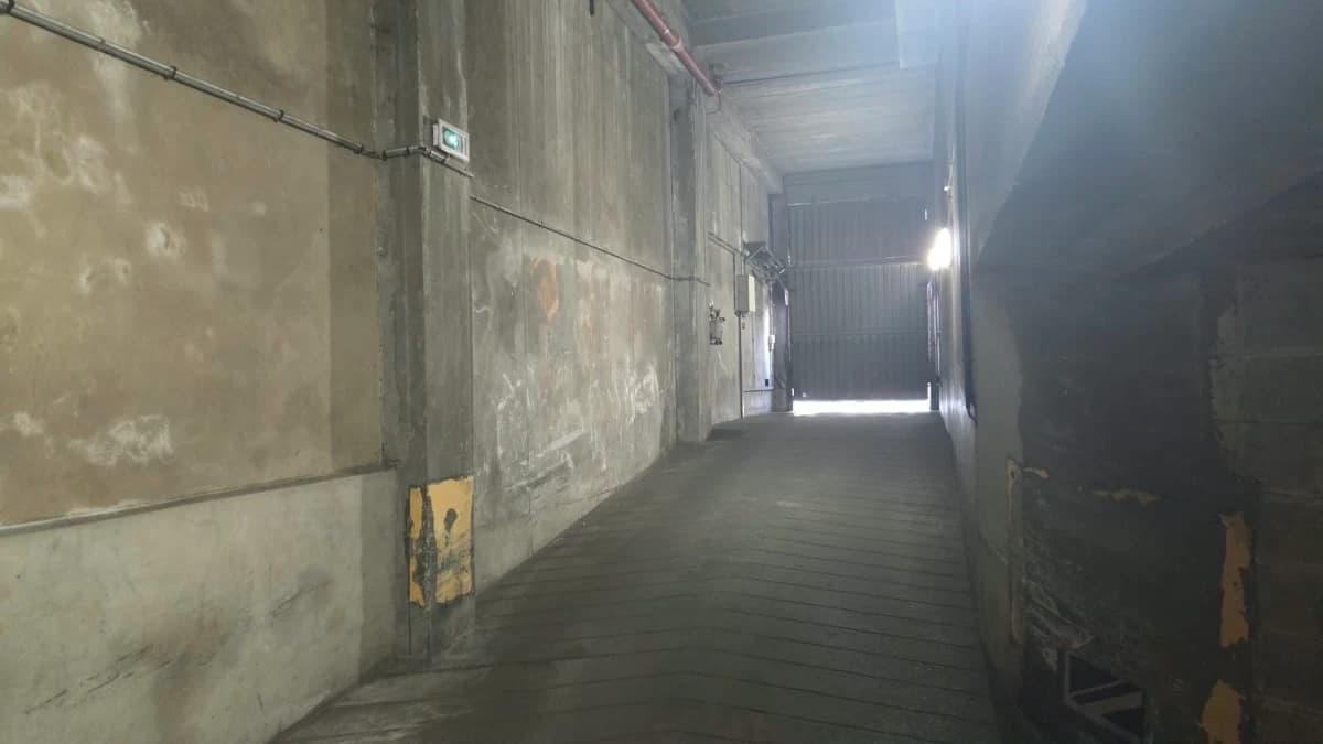 Entrée intérieure du underground à 157 Rue de Lourmel, Paris