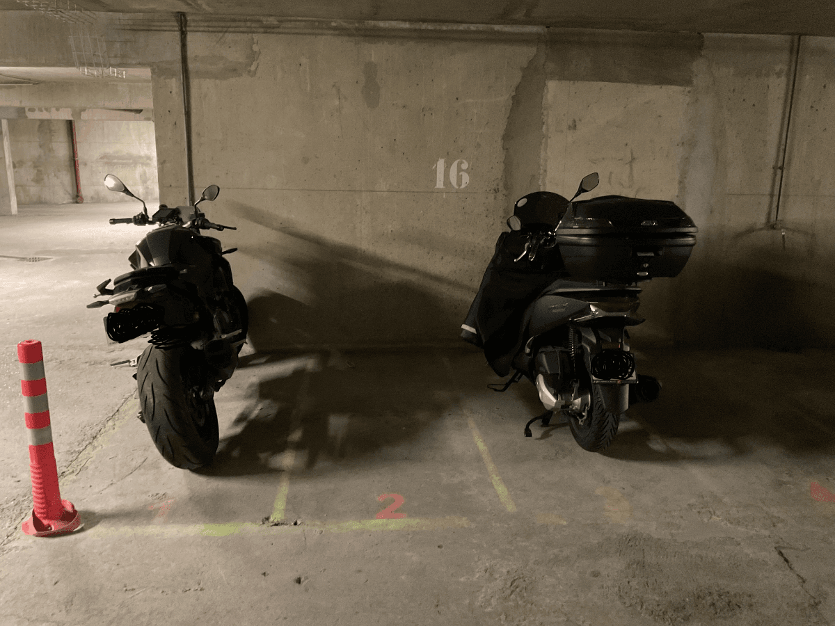Location underground à 59 Avenue Simon Bolivar, Paris