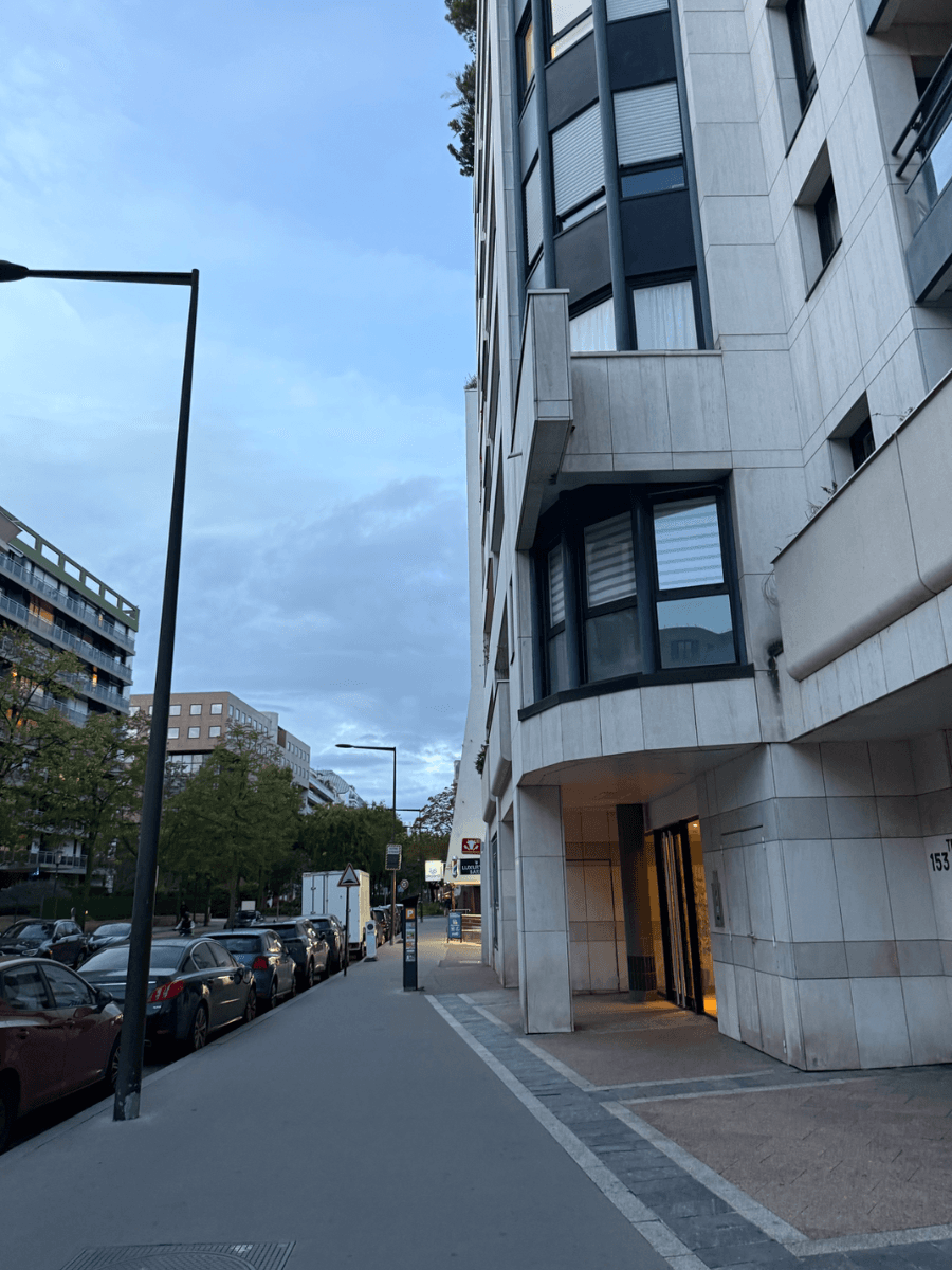 Entrée intérieure du underground à 151 Rue de Silly, Boulogne-Billancourt
