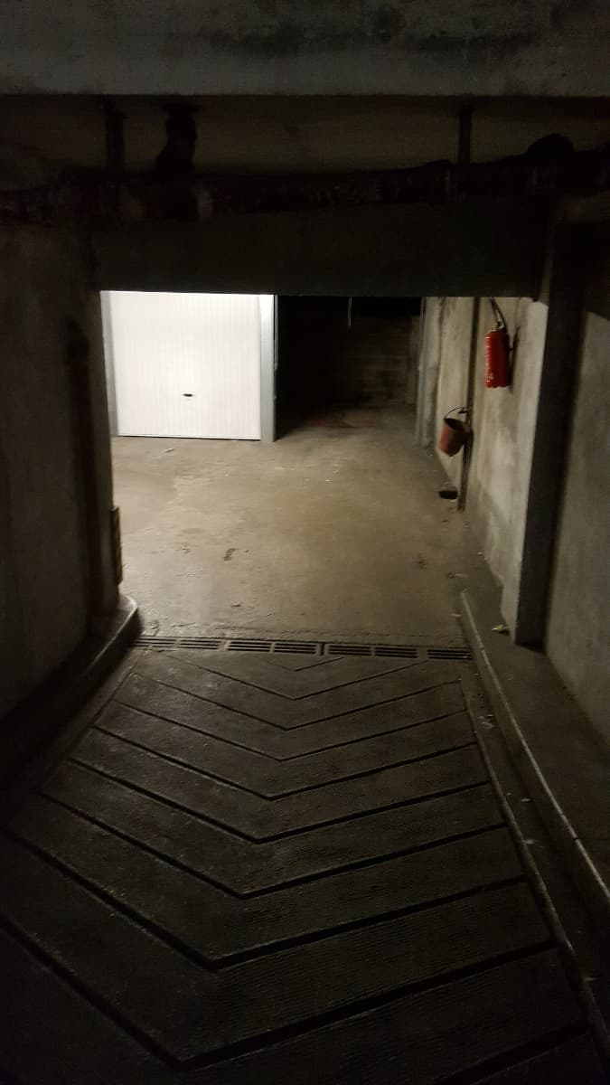 Entrée extérieure du private box à 46 Rue Labat, Paris