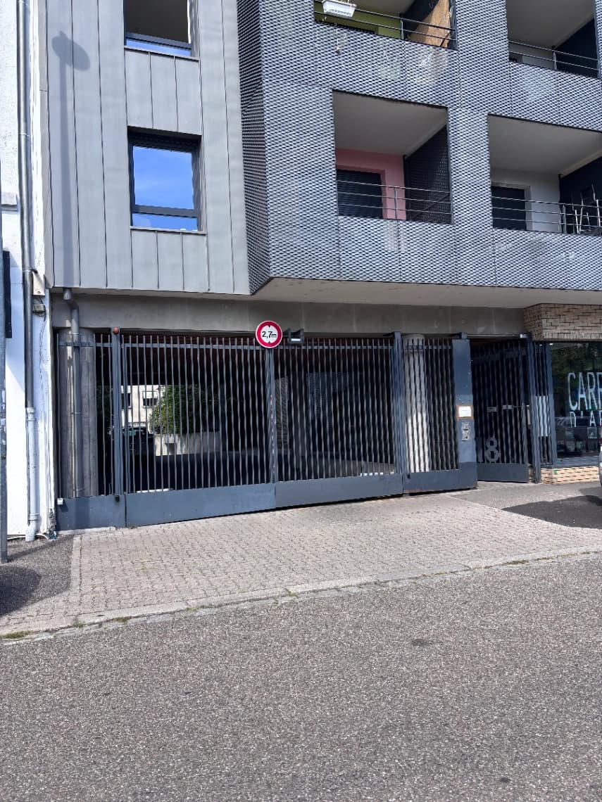 Entrée intérieure du underground à 18 Rue du Nideck, Strasbourg