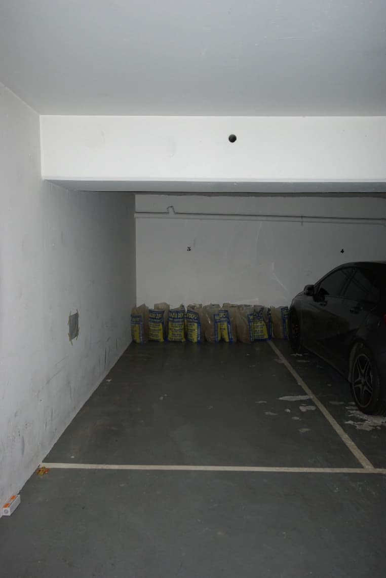 Location underground à 20 Rue Feutrier, Paris