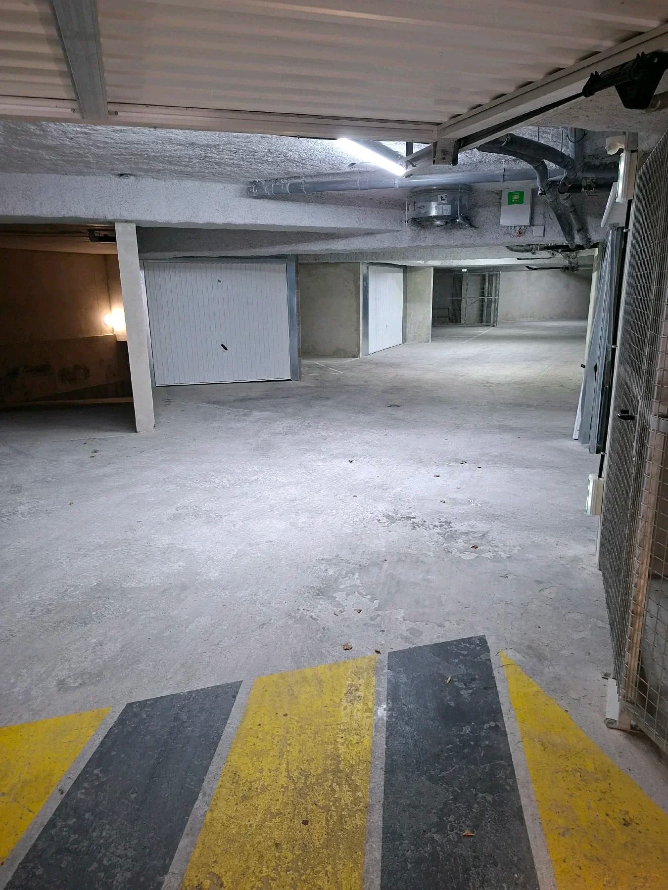 Entrée intérieure du underground à 51 Boulevard Virgile Barel, Nice