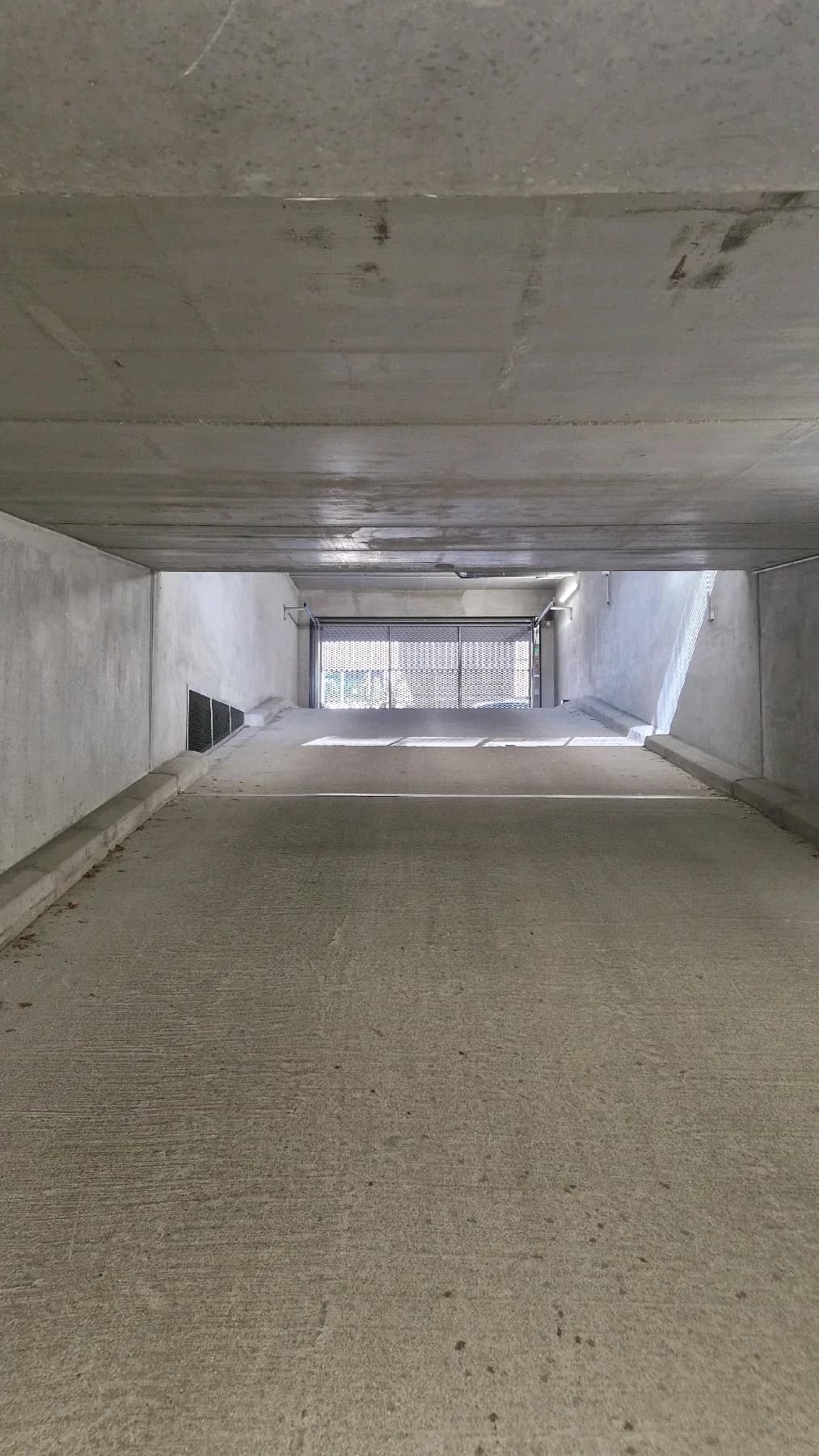 Entrée intérieure du underground à 2 Allée Marie Heurtin, Nantes