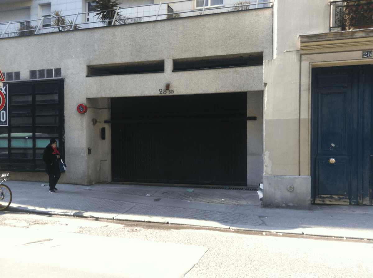 Loue parking entrée voiture 28 bis rue des Favorit... - Location parking pour voiture et moto à Paris 15e